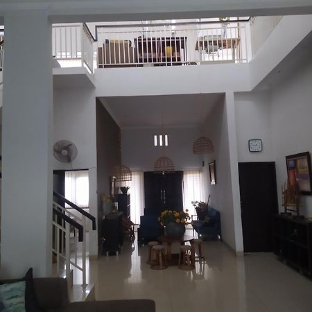 Villa Padasuka Raisa By Grorental Бандунг Екстериор снимка